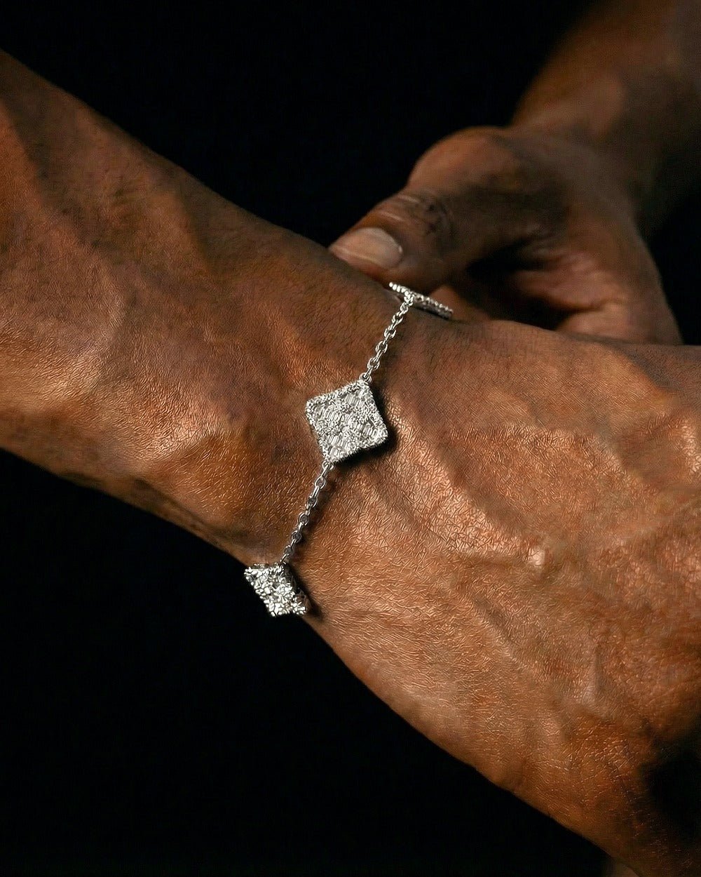 ICED CLOVER BRACELET. - 925