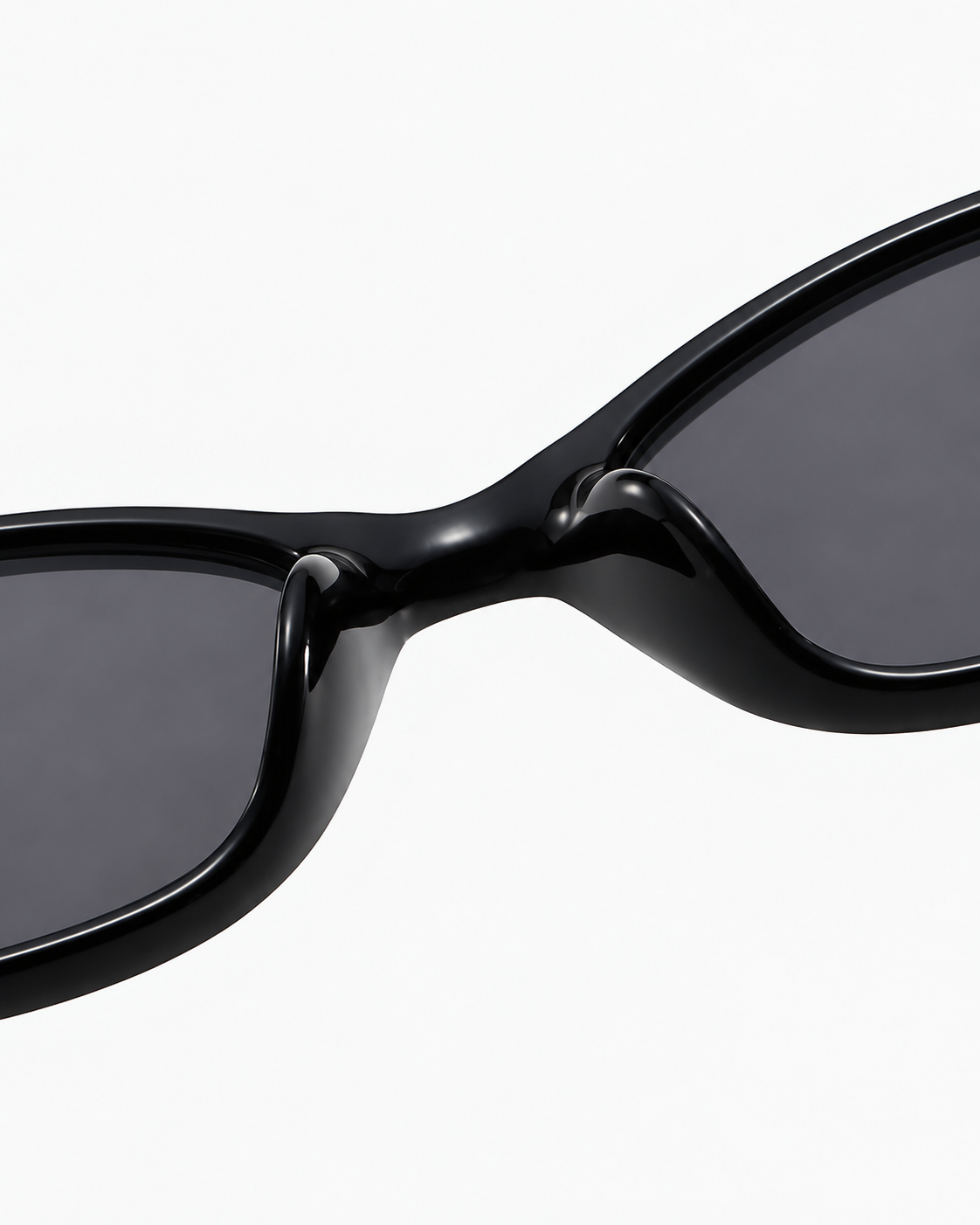 Oval Sunglasses in gloss black with grey lenses, close up of the nose bridge